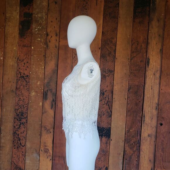 Vintage Romantic Feminine Lace & Velvet Top - Picture 5 of 12